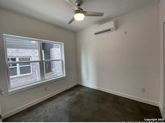 4th image of 210 W Poplar 103 #10
