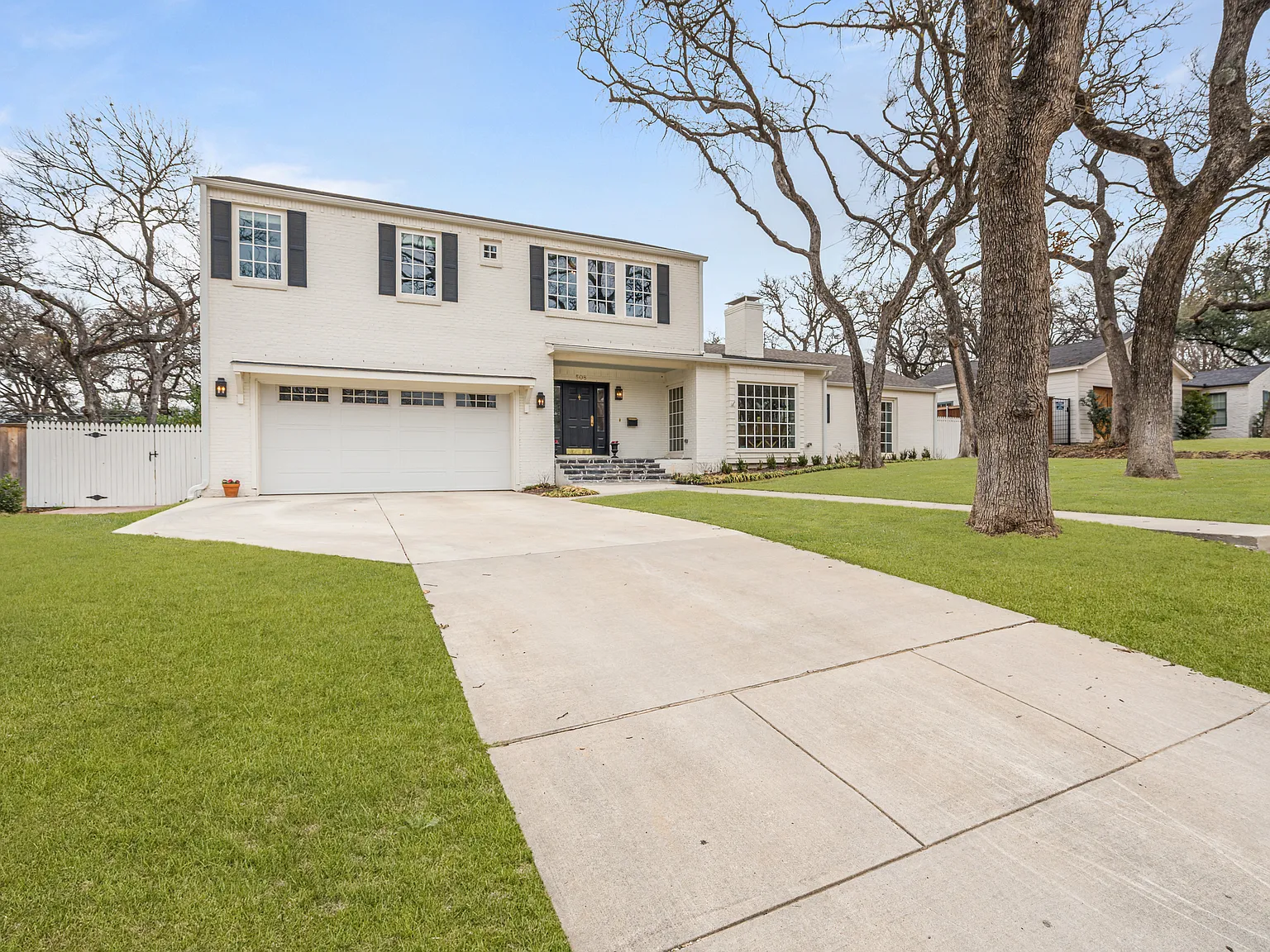 5 bed, 5062 sqft, $8,500 — Photo 2