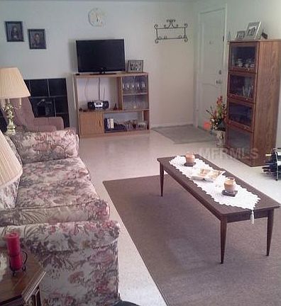 3rd image of 2109 Hyde Park Cir