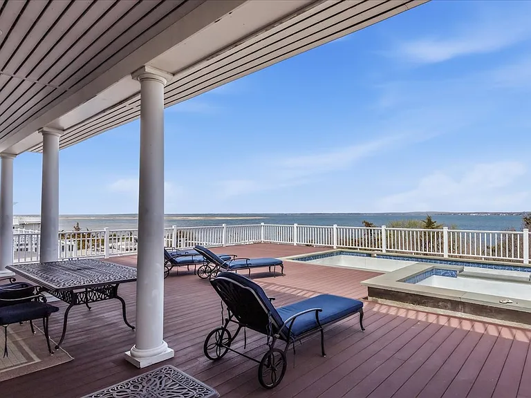 672 Dune Rd — Photo 35