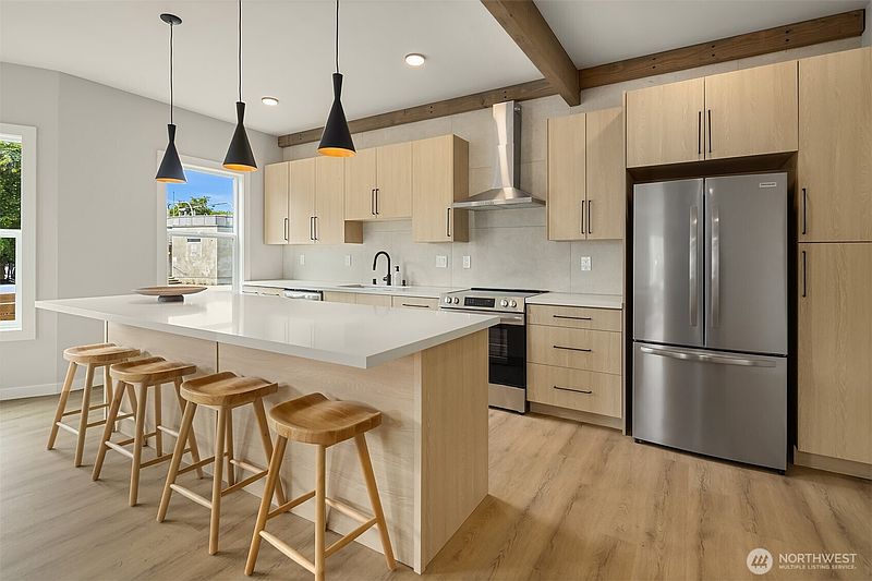 3rd image of 2302 E Pike Street