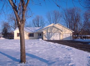 30255 Olinda Trl, Lindstrom, MN 55045