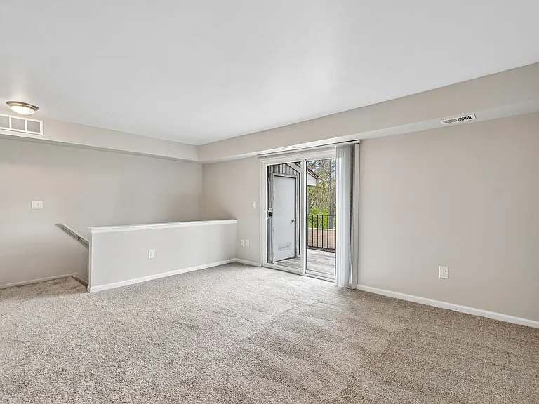 Pointe West Apartments — Photo 35