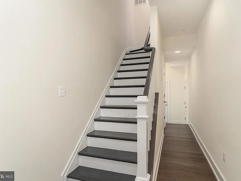 25 S Bethel St — Photo 39