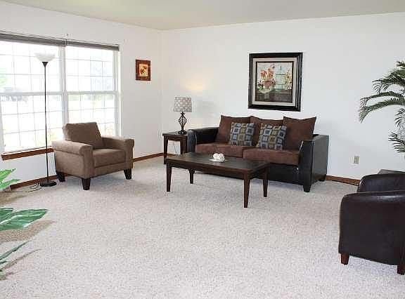 4th image of W199N11295 Rosewood Ct