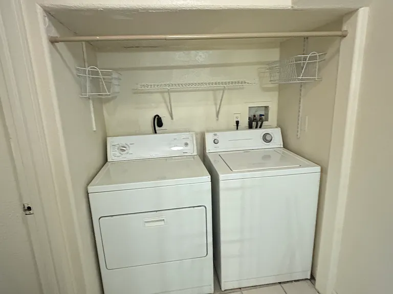 909B Venice St — Photo 12