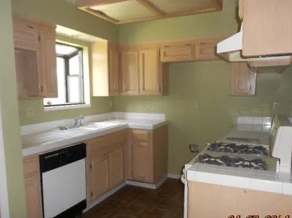 915 Saint Andrews Dr, Valley Springs, CA 95252