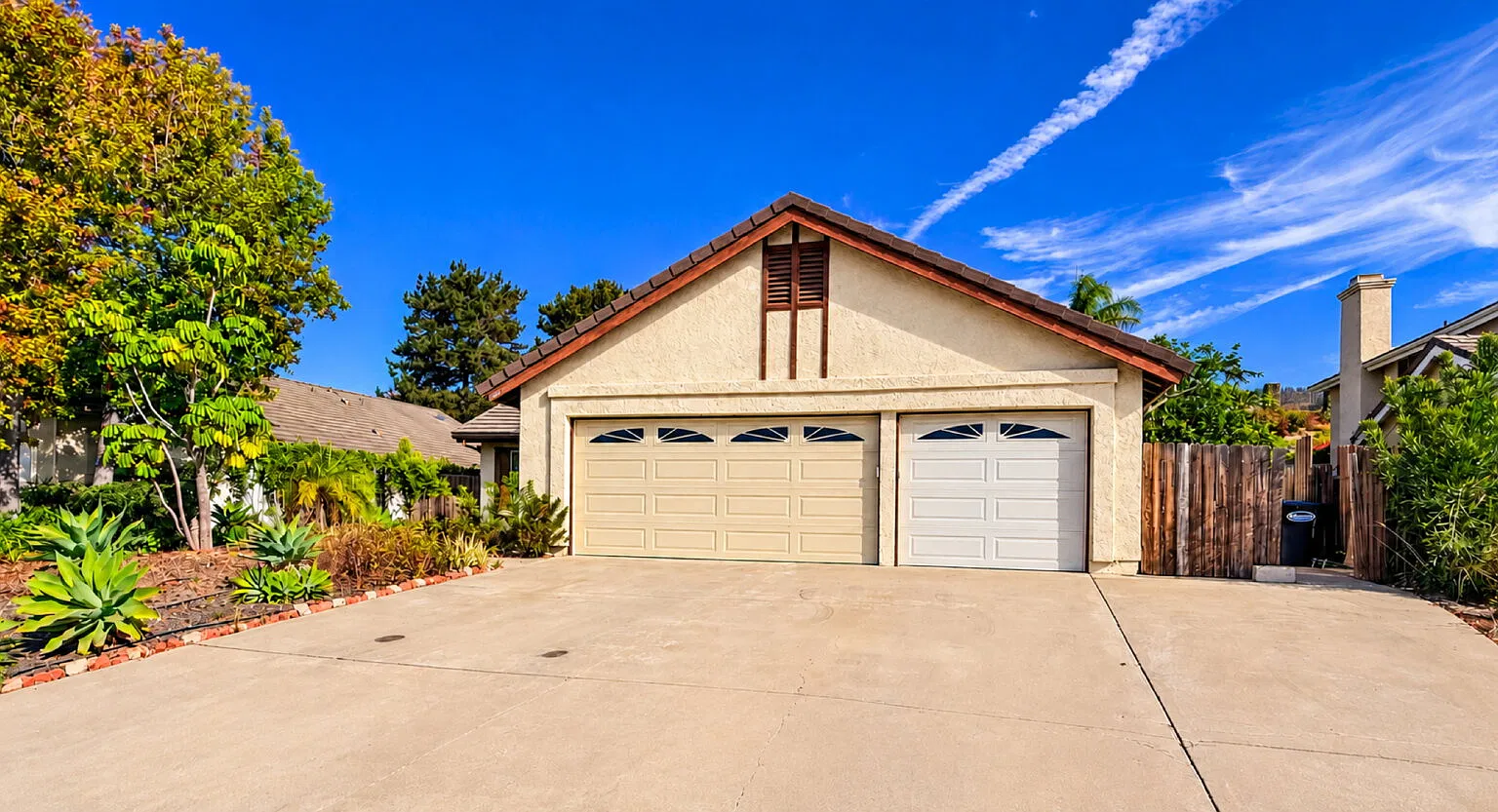 3 bed, 2.0 bath, 1437 sqft, $4,000 — Photo 2