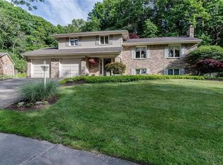 60 Smugglers Ln, Rochester, NY 14617