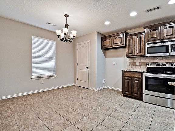3rd image of 1231 Arkansas Ln