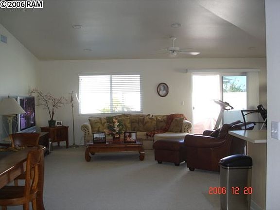 Open Great Room w/high ceilings