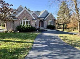 1453 Hunting Woods Trl, Rockford, IL 61102