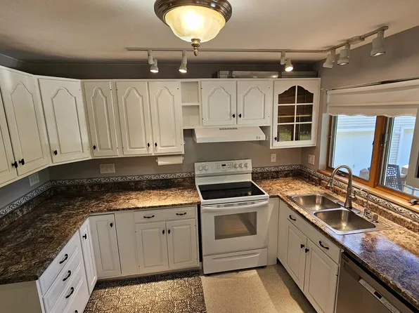 28 Park Avenue E, Brewer, ME 04412