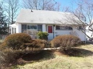 914 Washington Ave, Roselle, NJ 07203