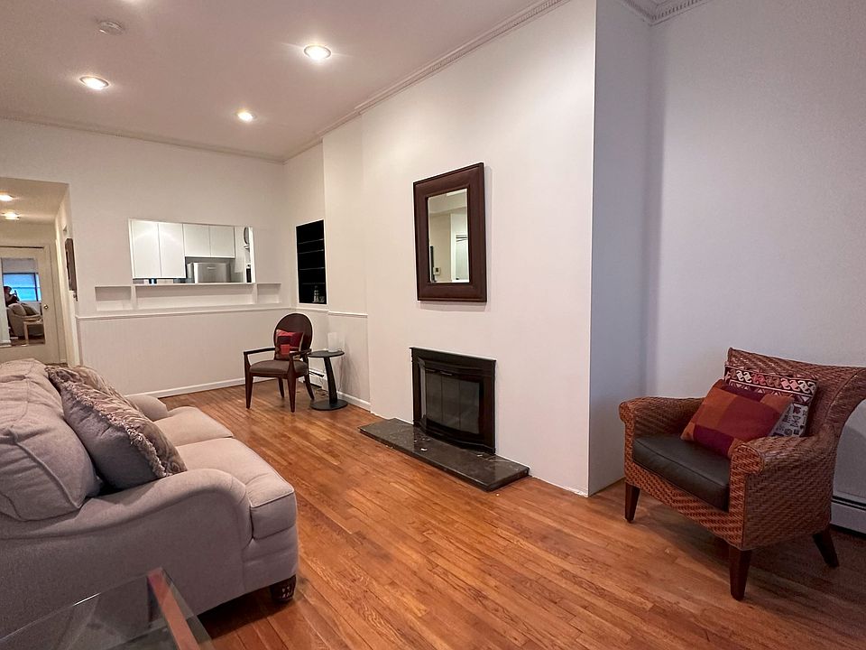 1st image of 521 W 47th St APT 1A