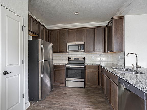 5th image of 333 Untermaier St