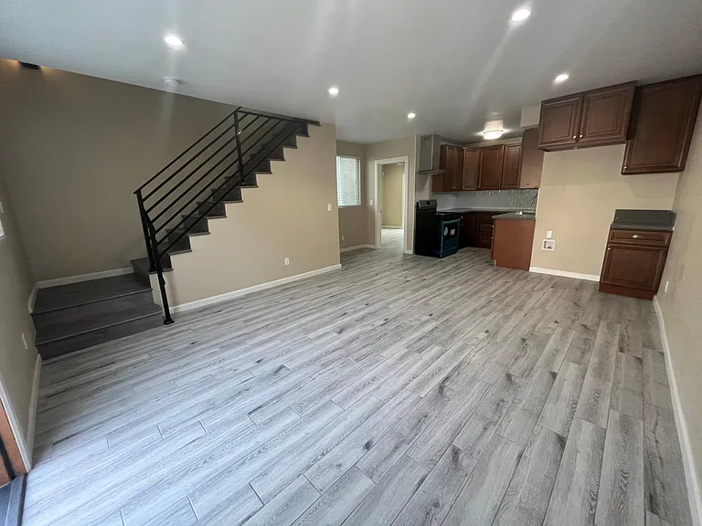 13816 Cohasset St — Photo 2