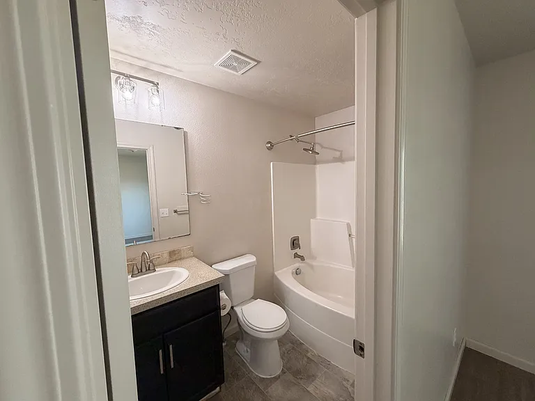 8556 W Snohomish St — Photo 9