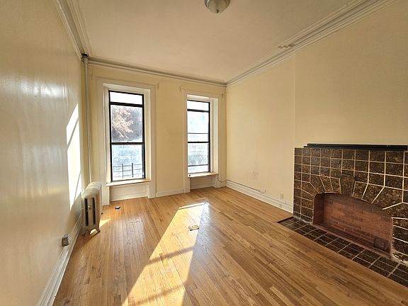 2nd image of 627 Willoughby Ave APT 2