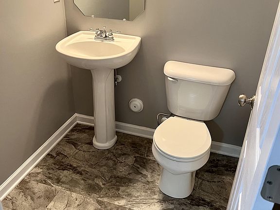 2nd image of 659 Wyndhurst Dr #1