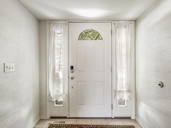 2nd image of 3901 Tarrington Dr