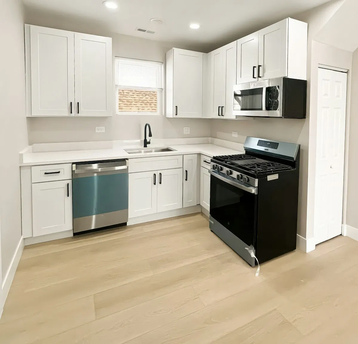 4300 North Kimball Avenue, Unit 3F — Photo 1