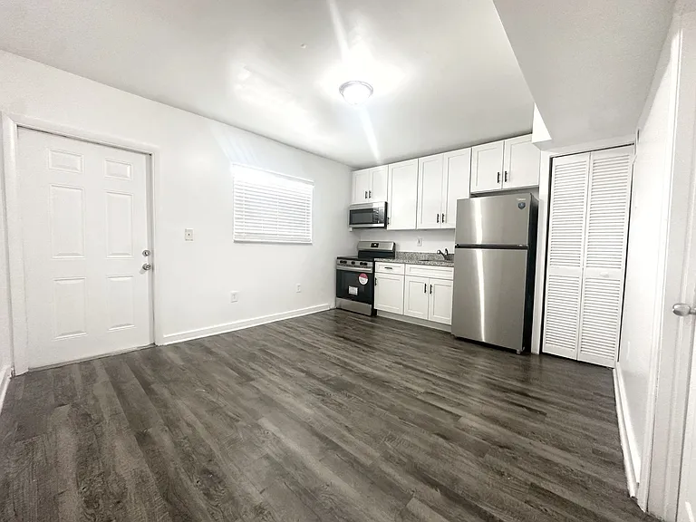 Miami Central Apartments — Photo 35
