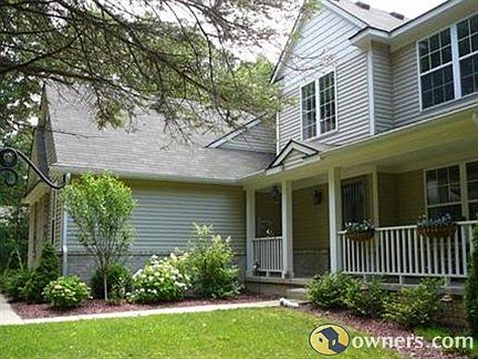 3rd image of 6372 Woodvine Dr