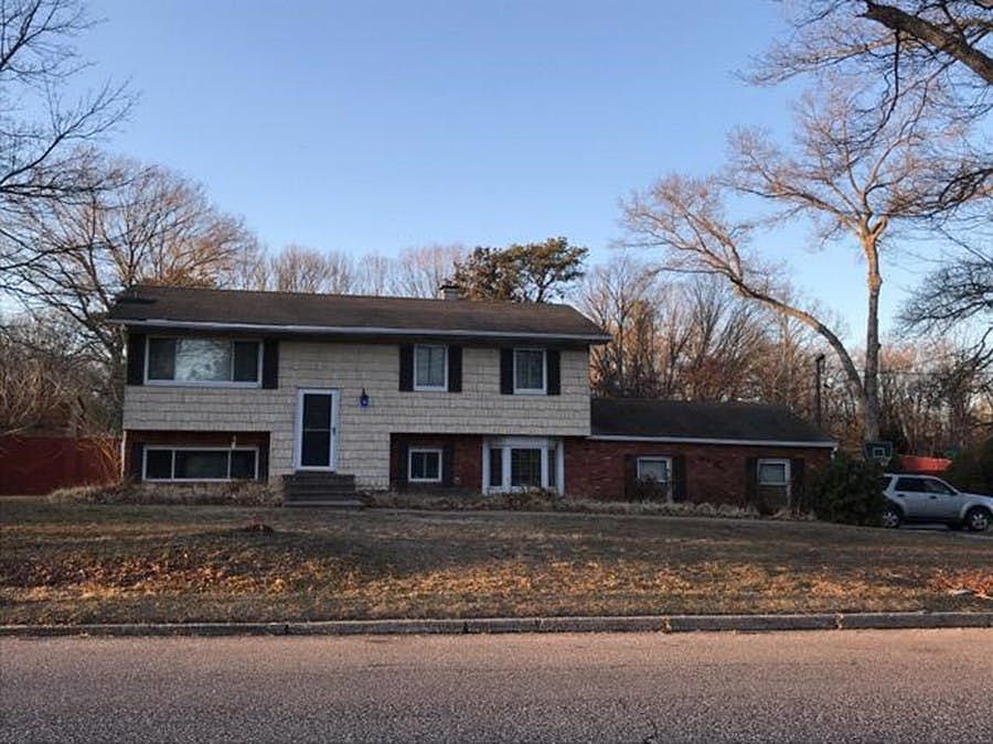 1st image of 33 W Denis Ln