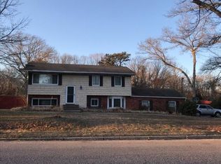33 W Denis Ln, Coram, NY 11727