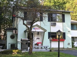 17 Robert Rd, Kiamesha Lake, NY 12751