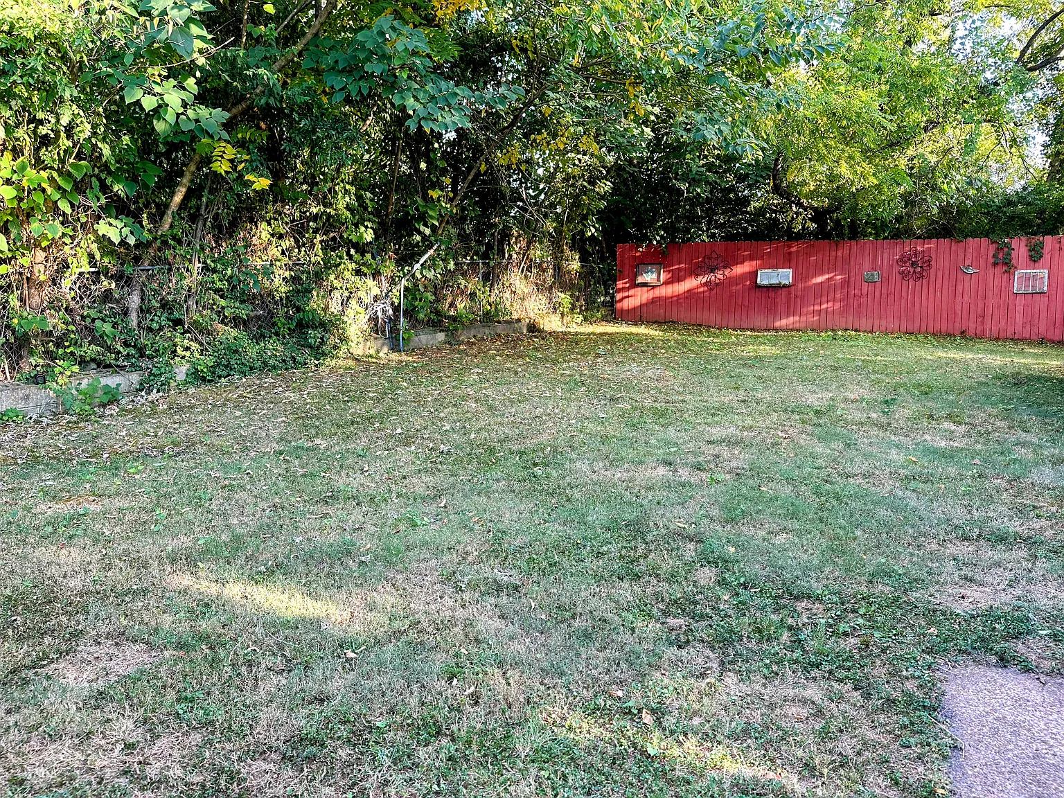 192 Queen Ave — Photo 4