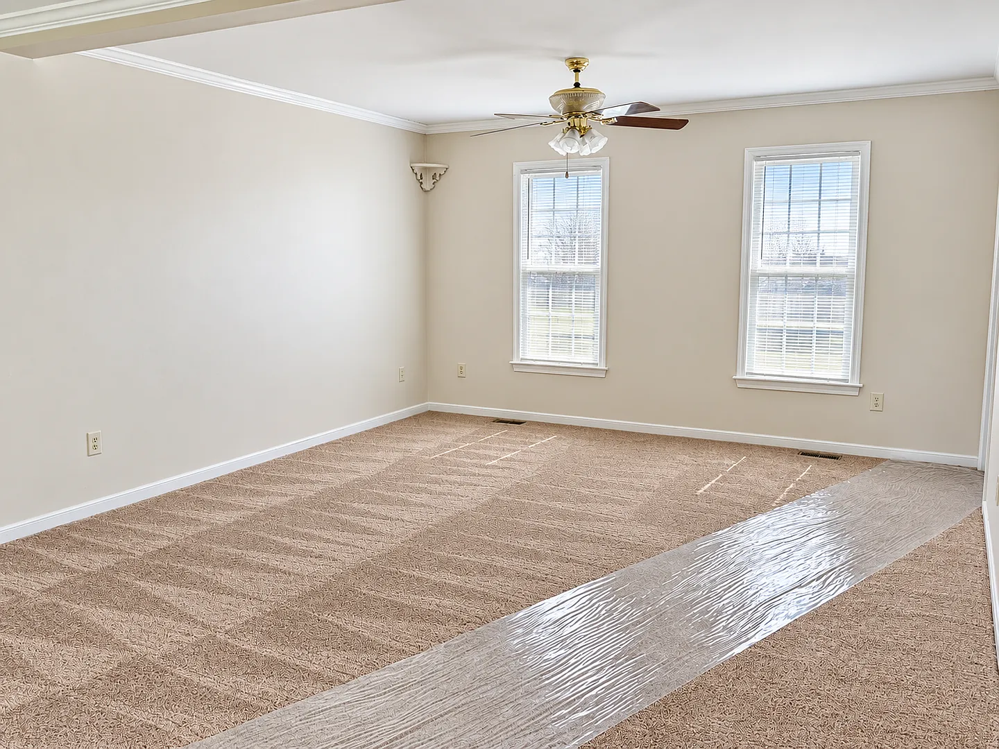 Colonial -2 story rental home in a very desirable area — Photo 2