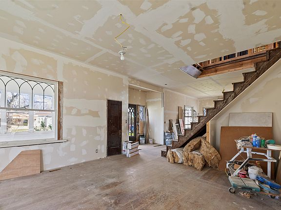 5th image of 606 3rd Ave