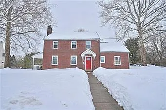 560 Charles St photo 1