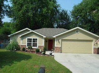 759 N 7th St, Lawrence, KS 66044