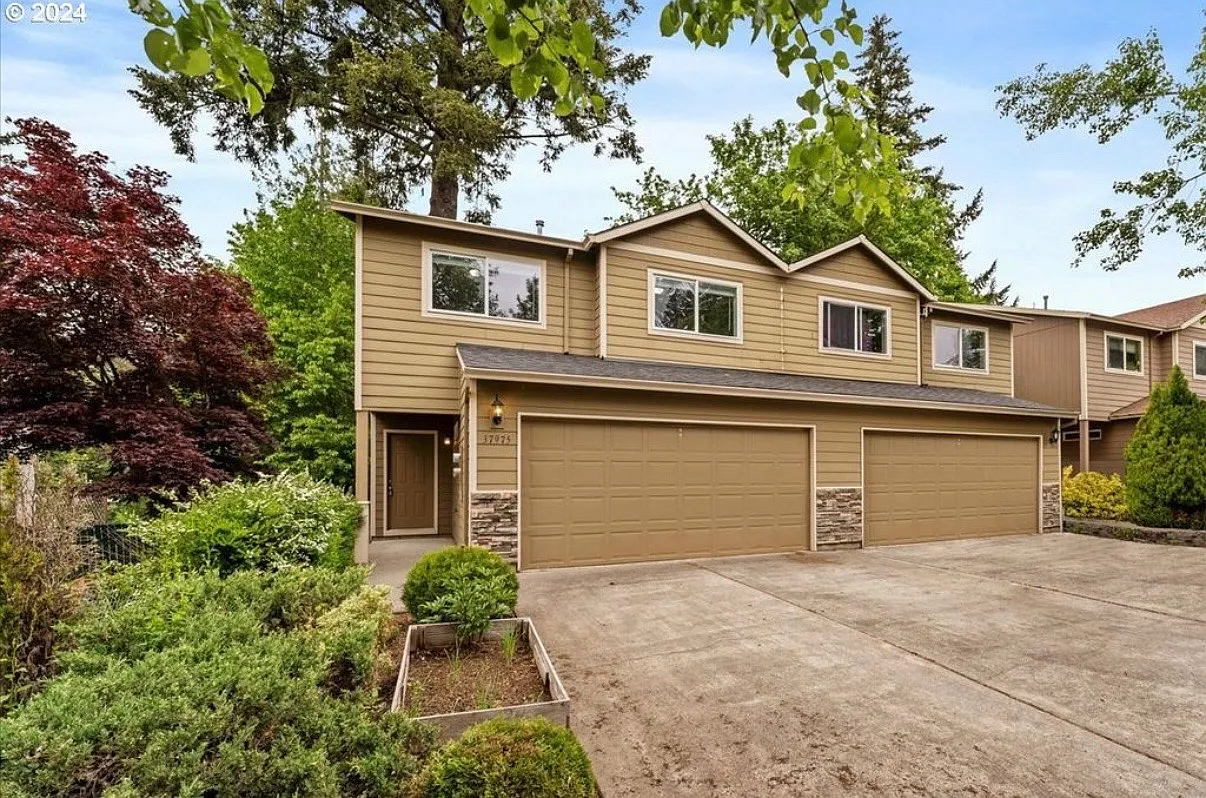 3 bed, 2.5 bath, 1450 sqft, $2,400 — Photo 1