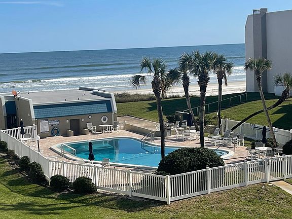 Enjoy the pool (not heated) or beach!
