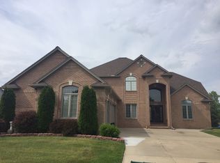 17231 Country Club Dr, Macomb, MI 48042