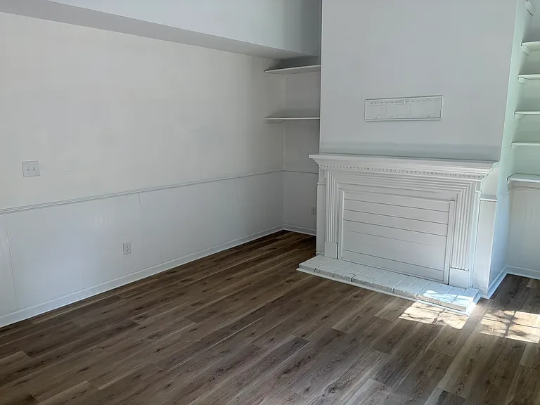 9412 Dominion Blvd — Photo 2