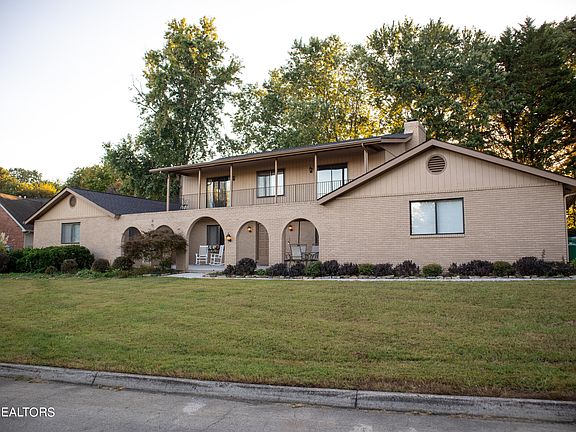 2nd image of 848 Baylor Cir