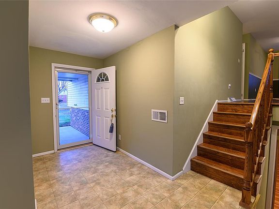 3rd image of 104 Stolze Dr