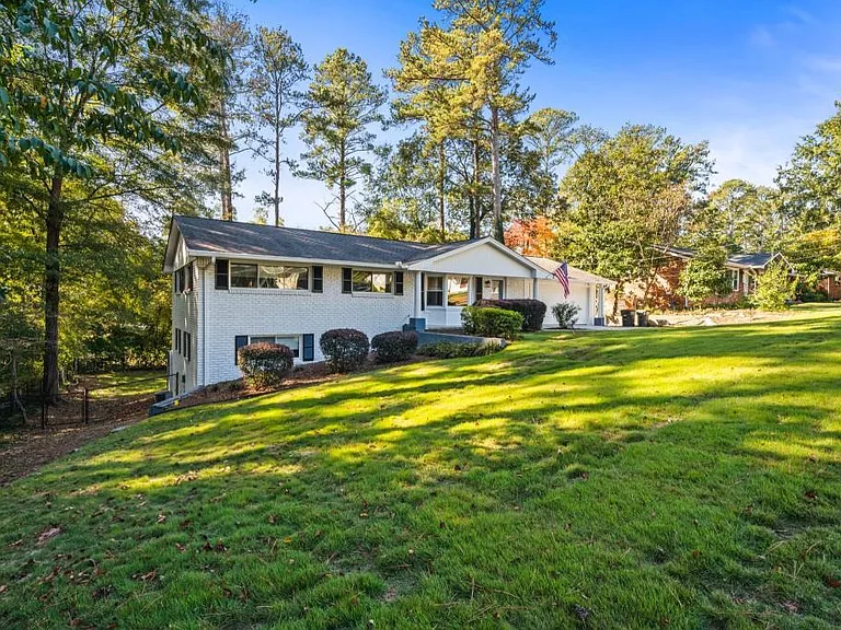 2604 Sunny Ln SE — Photo 3