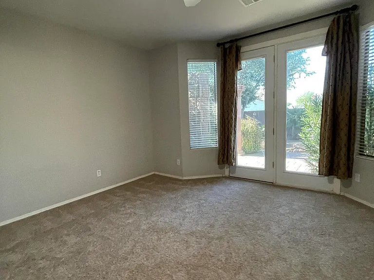 10321 W Windsor Ave — Photo 11