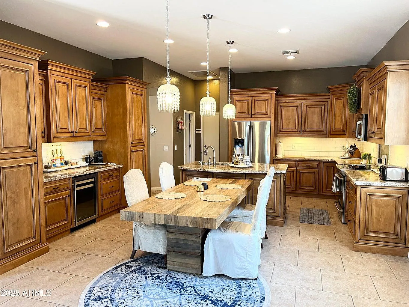 4 bed, 2.5 bath, 2492 sqft, $6,000 — Photo 2