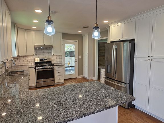 3rd image of 340 Louisiana Ave