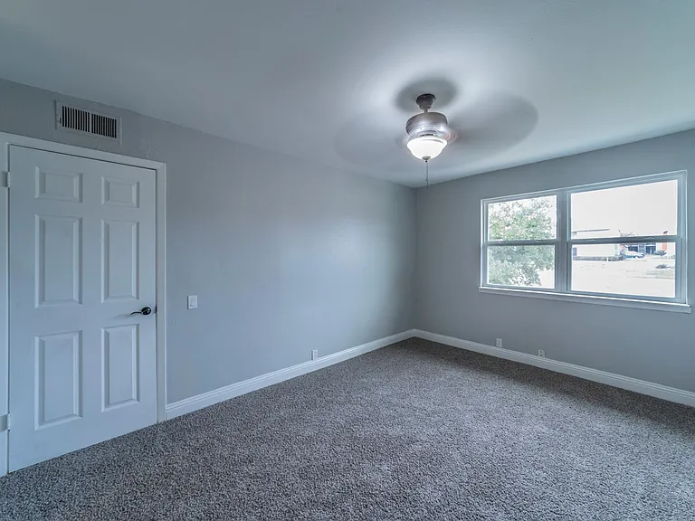 2717 Stonehaven Ct — Photo 19