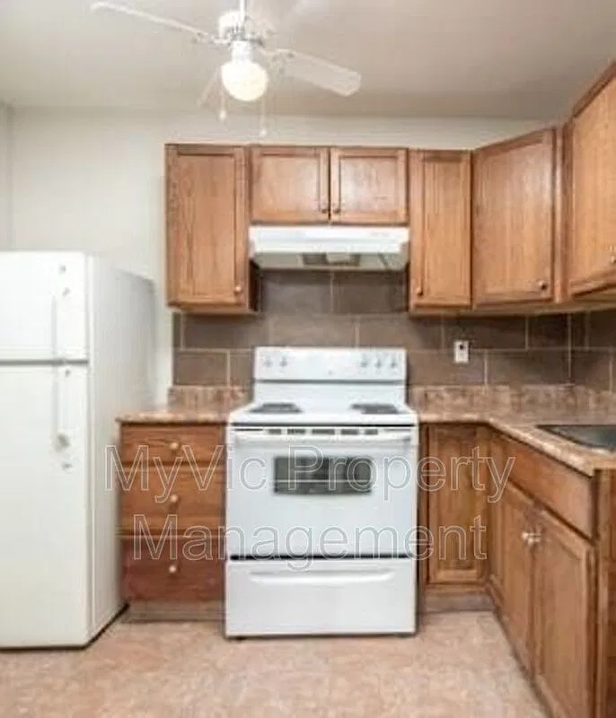 2 bed, 1.0 bath, $1,150 — Photo 3
