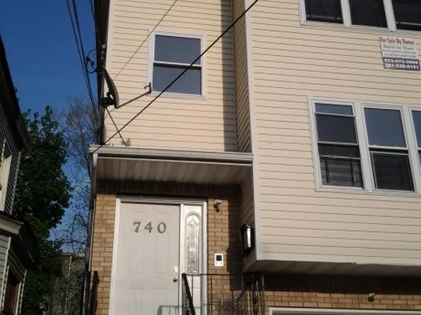 740 S 15th St, Newark, NJ 07103