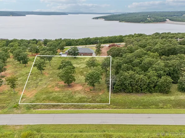 81 E Lake Dr, Medicine Park, OK 73557